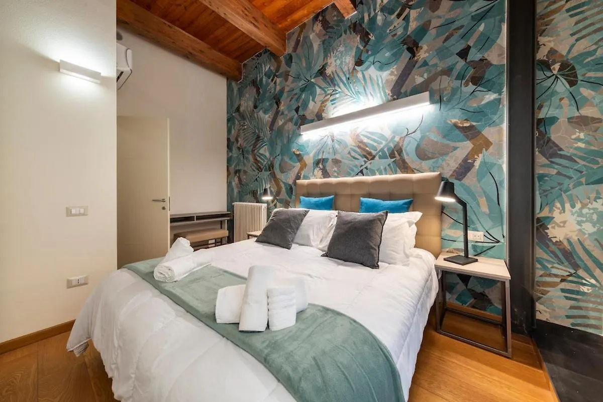 Suite Deluxe In Palazzo Storico - Centro Sassari - Appartamento Isola Rossa 0*,  Italien